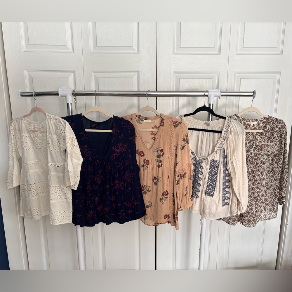 Size small bundle of 5 Floral and Lace Women's Tops #2